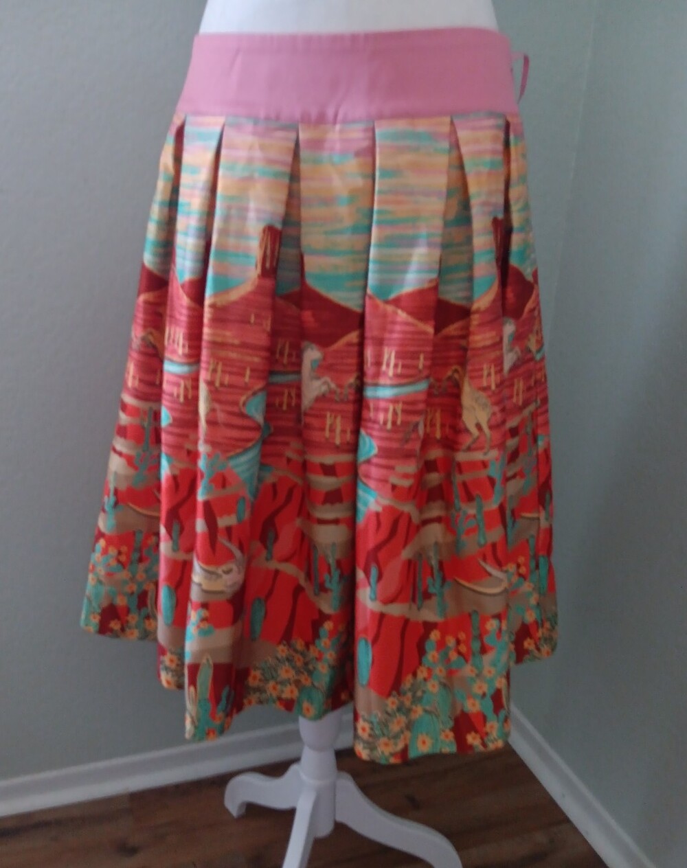 Lindy Bop Coral and Pink Desert-Print Pleated Midi Skirt Western
